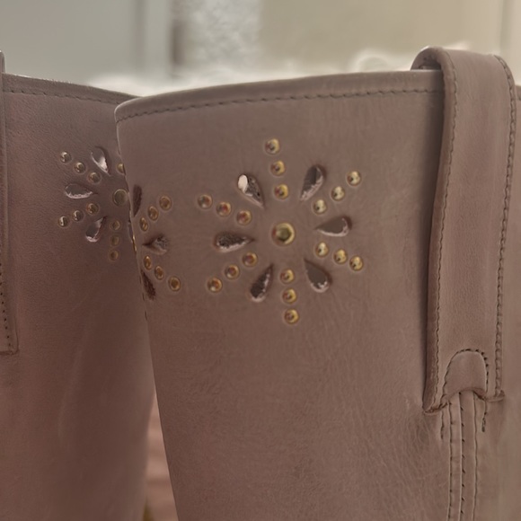 Light pink/purple harness Frye boots with cutouts - Picture 5 of 6